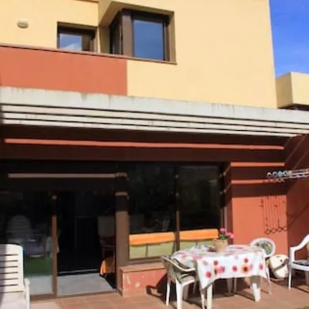With 3 Bedrooms In With Shared Pool *