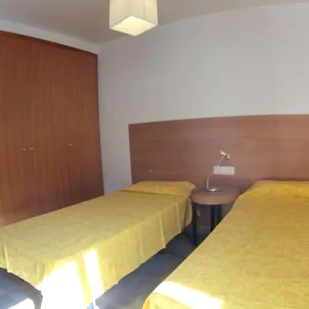 With 3 Bedrooms In With Shared Pool *